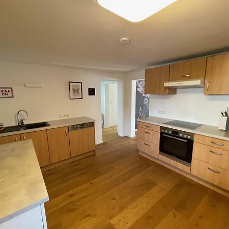 Schoene In * פלדקירש